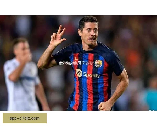 巴萨留莱万需改定位并降薪一半