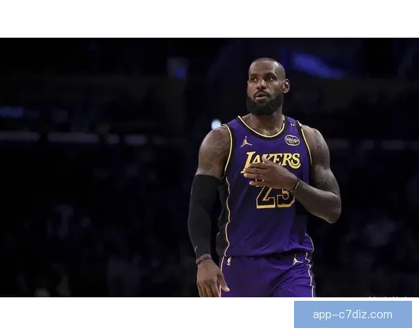 再谈退役詹姆斯专注湖人季后赛