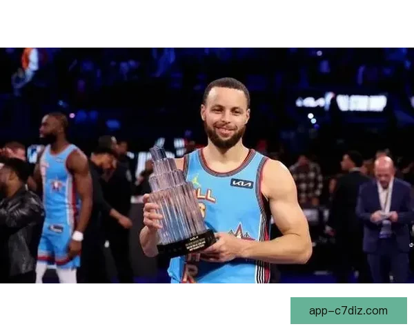 库里膝伤无结构问题仍持续肿痛 库里膝伤无结构问题仍持续肿痛